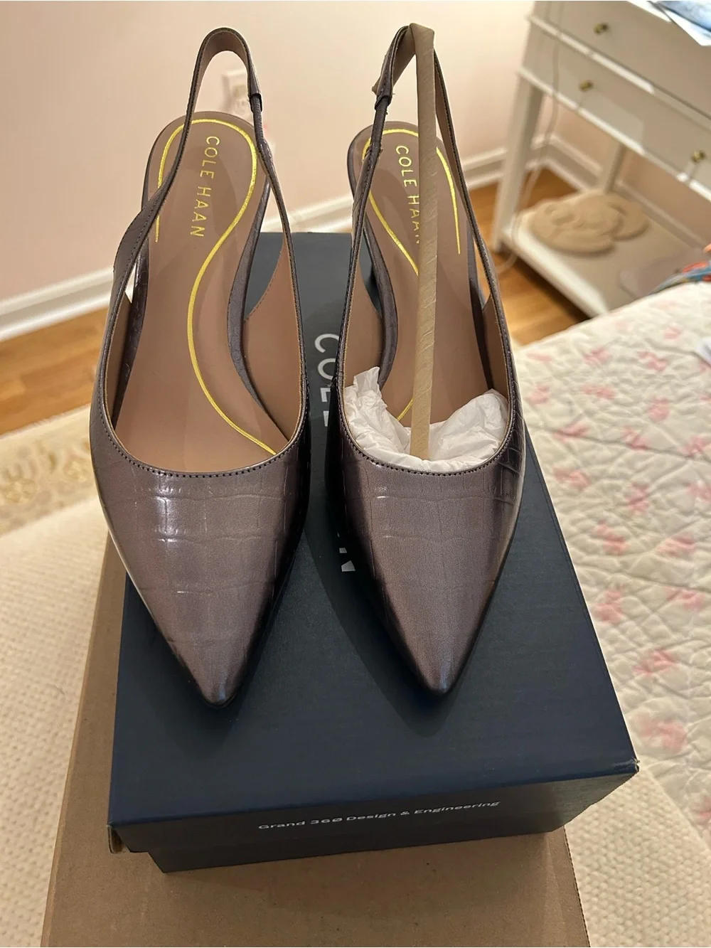 Cole Haan Vandam Silver Crocodile Slingback Heel Size 7 NWT